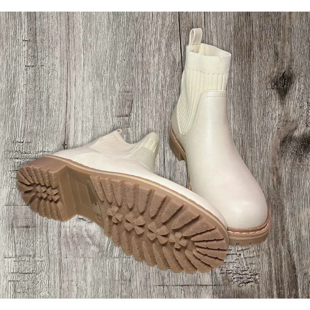 Boutique by Corky’s cabin fever beige boots.‎ Size 7. NIB